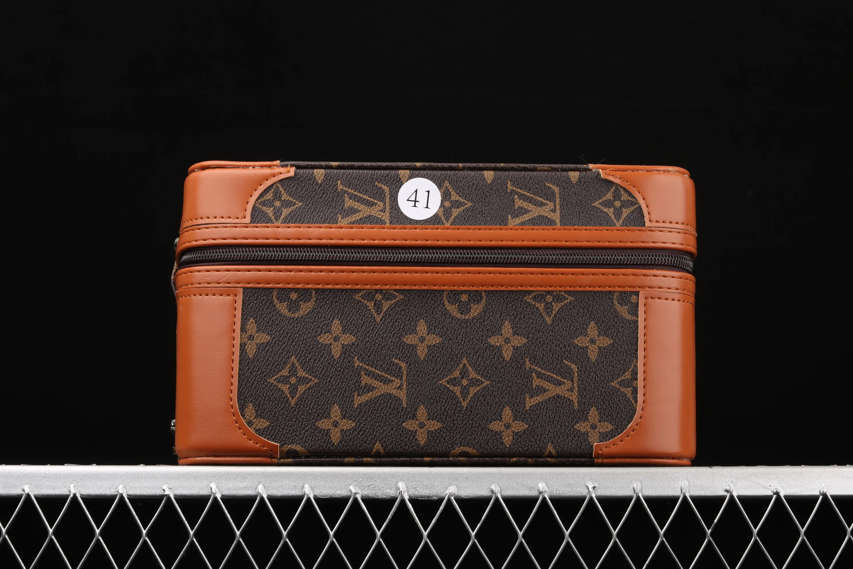 All Categories Air Jordan Jordan Series Basketball Shoes Air Jordan 1 High Air Jordan 1 AJ1 Joe 1 Donkey Brand Co-branded Customized Model #With Presbyopia Suitcase Made of Leather Exclusive Logo Covered Shoe Body Very High Style